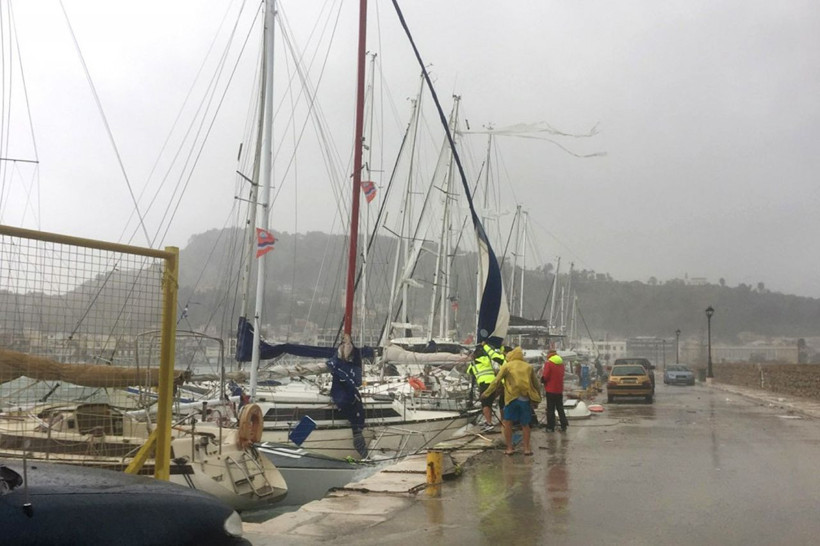 Tropik fırtına Yunan adası Zakynthos'u vurdu - Resim: 1