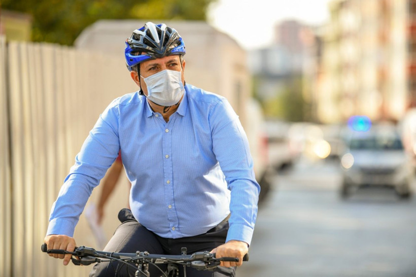 Koronavirüsü atlattı! İkinci gün belediyeye bisikletle geldi - Resim: 1