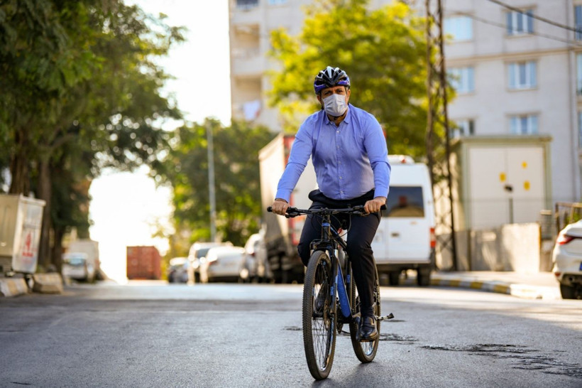 Koronavirüsü atlattı! İkinci gün belediyeye bisikletle geldi - Resim: 3