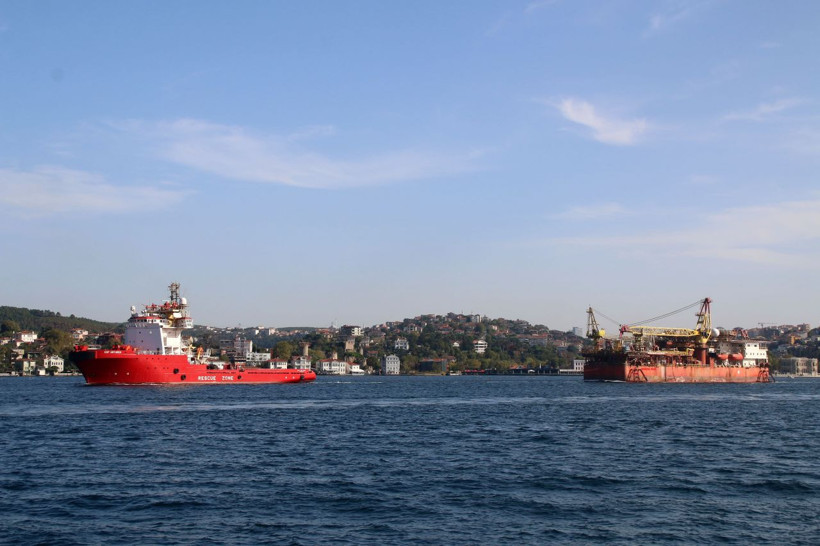 'Koca Ayak 3' İstanbul Boğazı'ndan geçip Karadeniz'e açıldı - Resim: 4