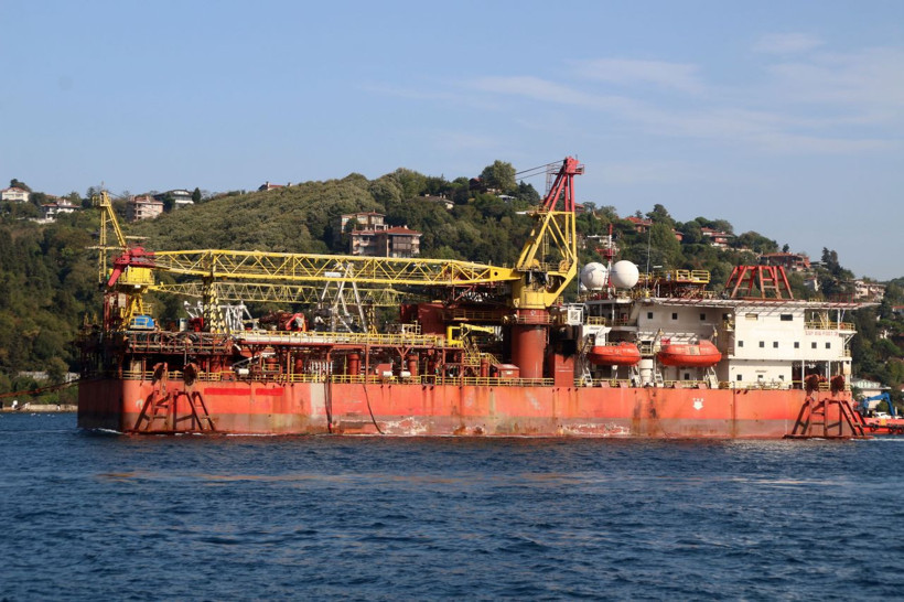 'Koca Ayak 3' İstanbul Boğazı'ndan geçip Karadeniz'e açıldı - Resim: 2