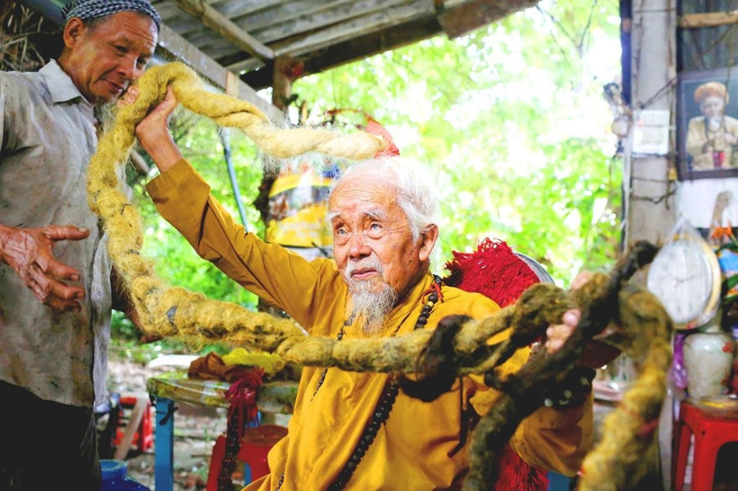 92 yaşındaki adam 80 yıldır saçını ne kesiyor ne de yıkıyor! Sebebi ise herkesi şaşırttı - Resim: 2