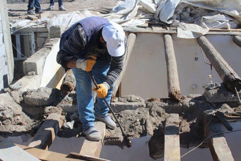 Ağrı'da evde otururken hayatının şokunu yaşadılar! Tavandan bir anda düşmeye başladılar - Resim: 3