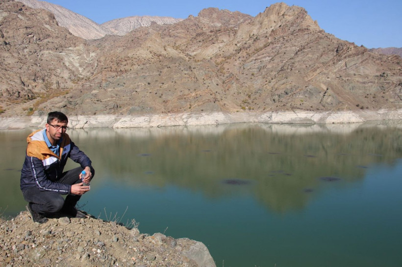 Erzurum'da baraj gölü yüzeyinde şaşırtan görüntü yetkililer numune aldı - Resim: 3