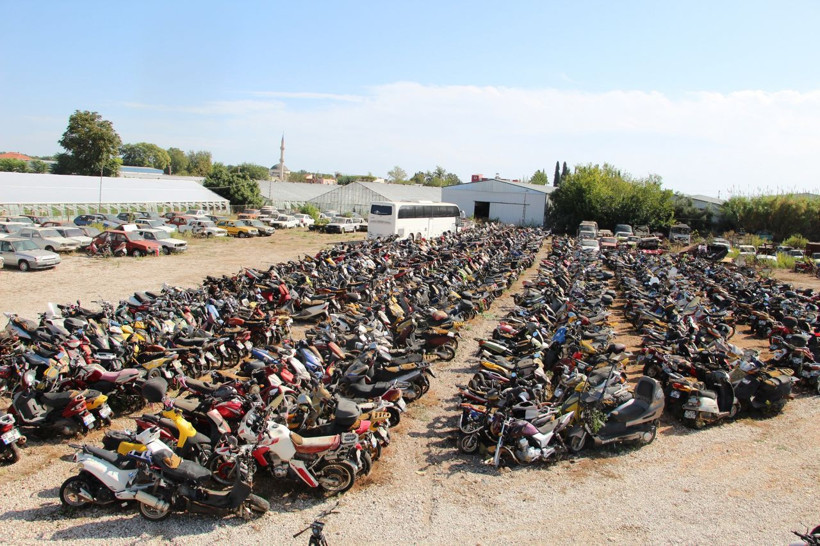 Otomobilleri motosikletleri değerinden çok ucuza satıyorlar ama kimse almıyor - Resim: 1