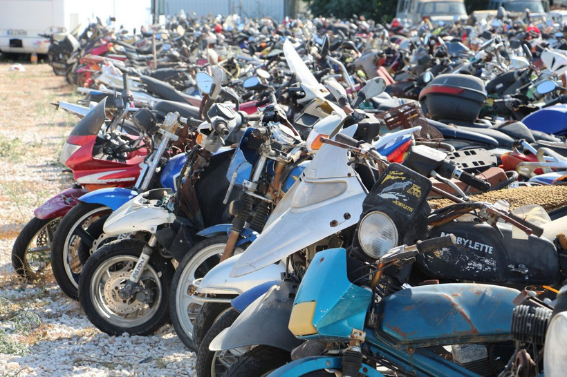 Otomobilleri motosikletleri değerinden çok ucuza satıyorlar ama kimse almıyor - Resim: 3