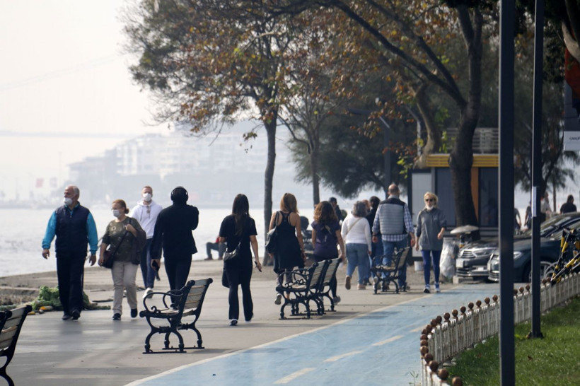 İstanbul'dan ürküten manzara! Sahillerde maskesiz ve sosyal mesafesiz yoğunluk - Resim: 3