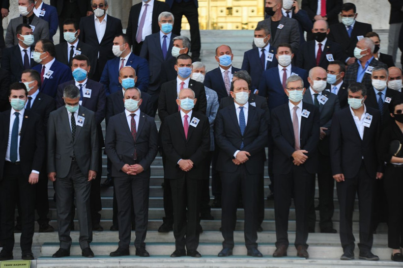 Eski Sağlık Bakanı Osman Durmuş son yolculuğuna uğurlandı - Resim: 3