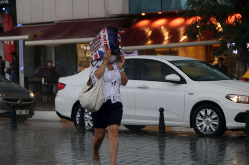 İstanbul için 'Sarı Alarm' verildi! Gök yarıldı bardaktan boşanır gibi yağıyor - Resim: 3