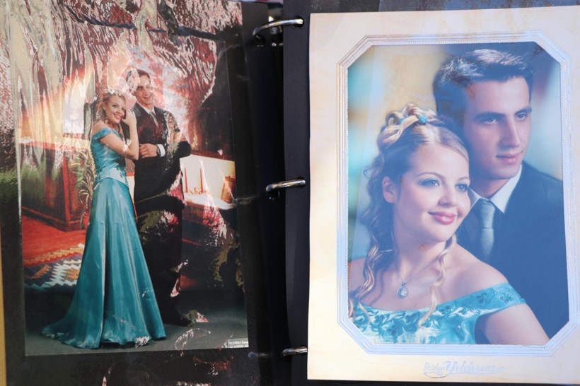 İzmir depreminde yıkılan Rıza Bey Apartmanı'nın enkazından çıkan fotoğraflar yürek burktu - Resim: 3