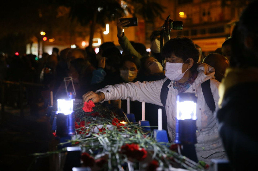 İzmir'deki depremde hayatını kaybedenler anıldı - Resim: 2