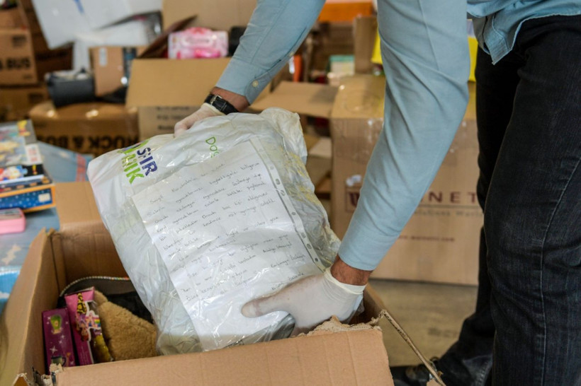 İzmir'de yardım kolilerinden çıkan mektuplar göz yaşartıyor! Görenler duygulandı - Resim: 3