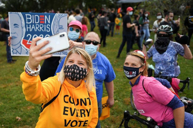Binlerce ABD'li sokağa döküldü! Joe Biden'ın başkanlığını böyle kutladılar - Resim: 1