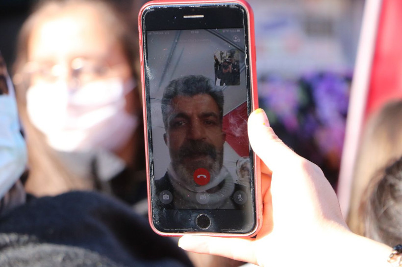 Diyarbakır HDP binası önündeki ailelere Hakkari'den destek yürüyüşü - Resim: 4