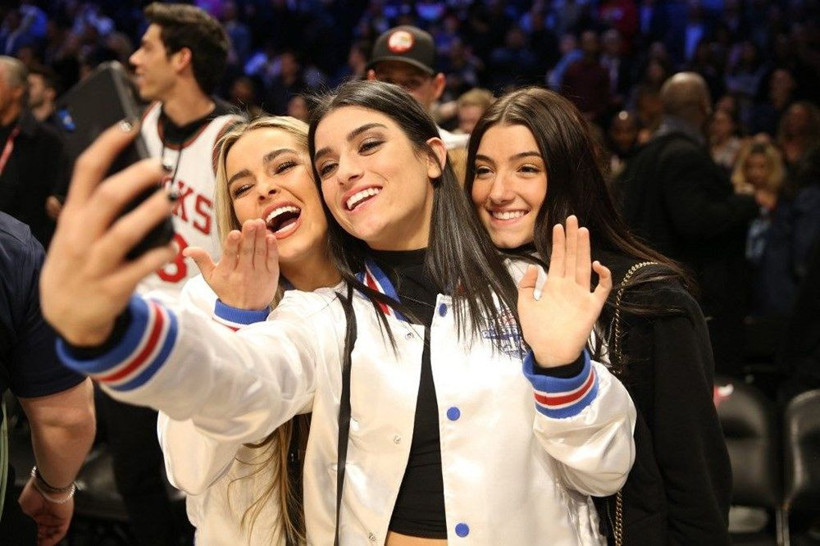 16 yaşındaki Charli D’Amelio internet tarihine geçti! TikTok'ta ünlülere fark attı - Resim: 1