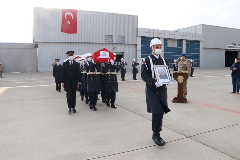 Suriye Resulayn'daki saldırıda şehit düşen 2 asker memleketlerine uğurlandı - Resim: 4