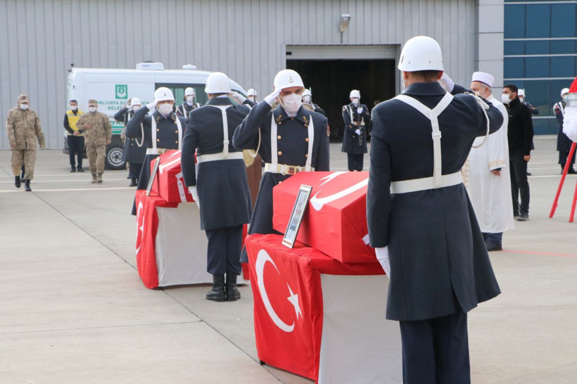 Suriye Resulayn'daki saldırıda şehit düşen 2 asker memleketlerine uğurlandı - Resim: 3