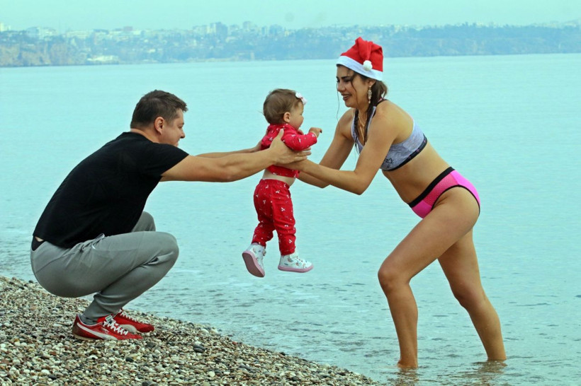 Antalya'da plaj Rus turistlere kaldı! Denizin keyfini çıkardılar - Resim: 3