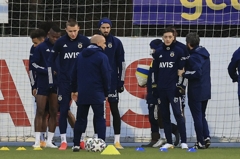 Mesut Özil, Fenerbahçe ile ilk antrenmanına çıktı - Resim: 1