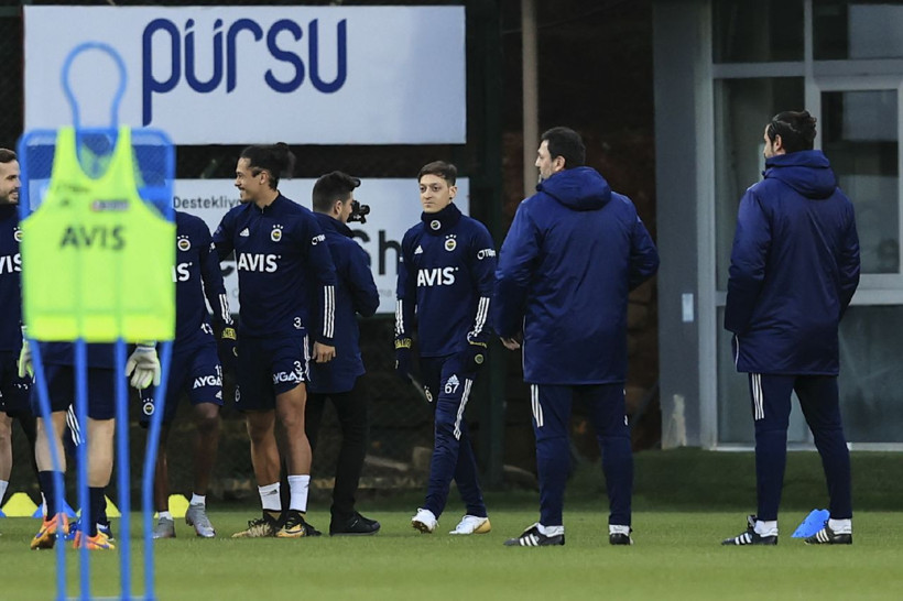 Mesut Özil, Fenerbahçe ile ilk antrenmanına çıktı - Resim: 2