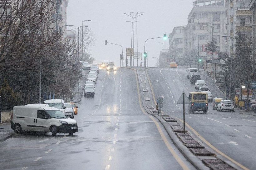 Ankara'da 3'üncü cemreden sonra kar yağışı başladı! Vatandaşlar da şaşırdı - Resim: 3