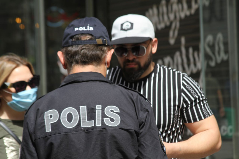 'Canım sıkıldı dışarı çıktım Kırmızıya dönsün Antalya'! Bu korona kolay kolay bitmez - Resim: 4