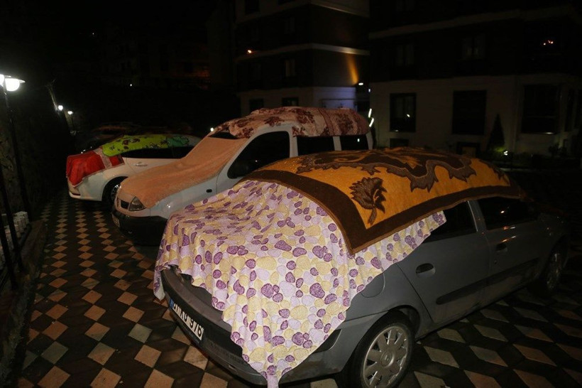 Meteoroloji açıkladı sıcaklık 15 derece birden düşecek! Vatandaştan battaniyeli önlem - Resim: 1