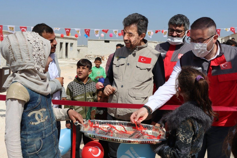 Eski Başbakan Binali Yıldırım’dan Suriyeli mültecilere İdlib'te 50 ev desteği - Resim: 3