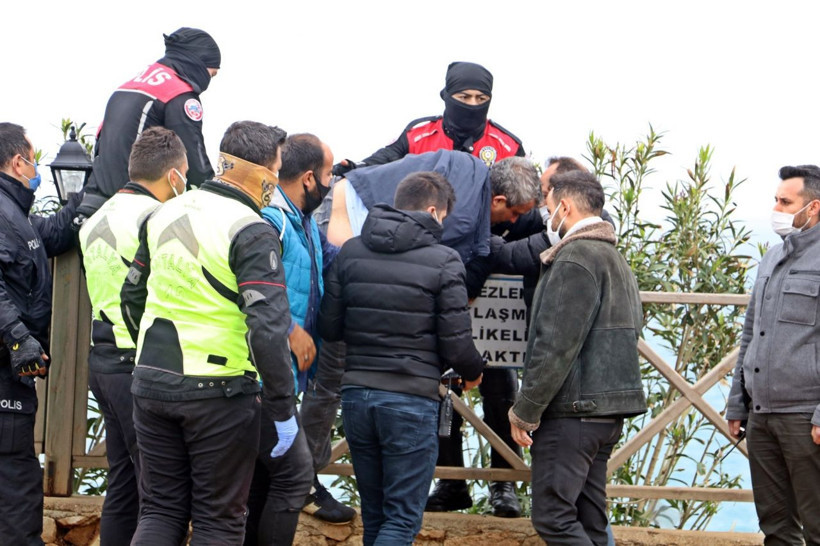 Trans kadının Antalya'da yaptıkları pes dedirtti: Sabahın köründe bile... - Resim: 3