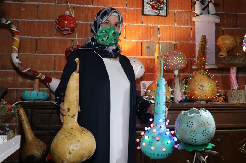 Sakarya'da balkonu atölyeye çevirip üretime başladı! Dört bir yandan sipariş yağıyor - Resim: 1