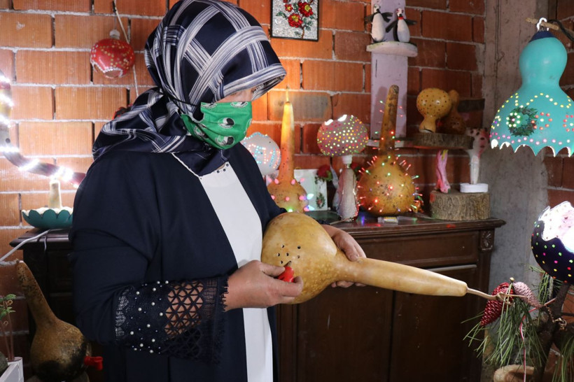 Sakarya'da balkonu atölyeye çevirip üretime başladı! Dört bir yandan sipariş yağıyor - Resim: 3