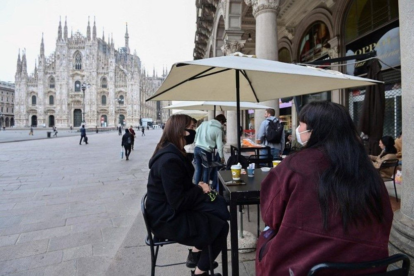 Covid-19 salgınından büyük ölçüde etkilenen İtalya yeniden açıldı: Halk sokaklara akın etti - Resim: 2