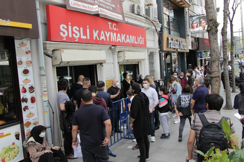 Seyahat izin belgesi almak isteyenler kaymakamlıklara akın etti - Resim: 4