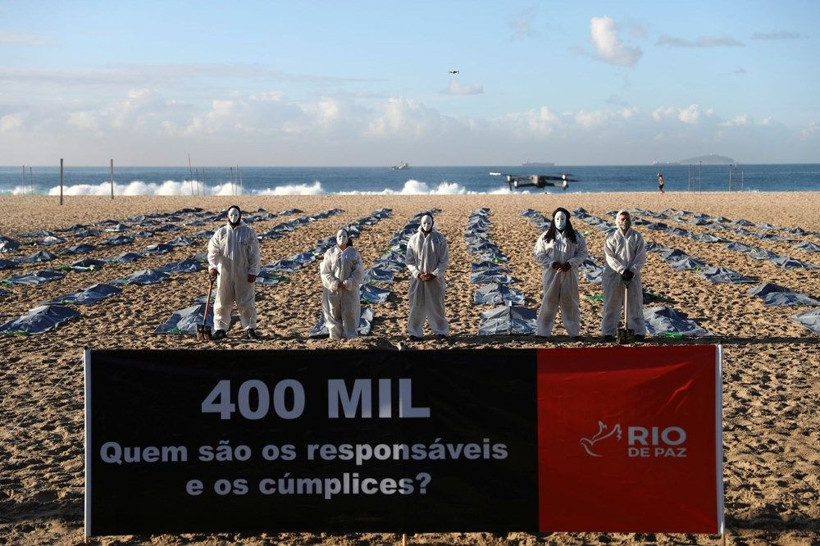 Brezilya'nın dünyaca ünlü Copacabana plajında ceset torbaları - Resim: 4