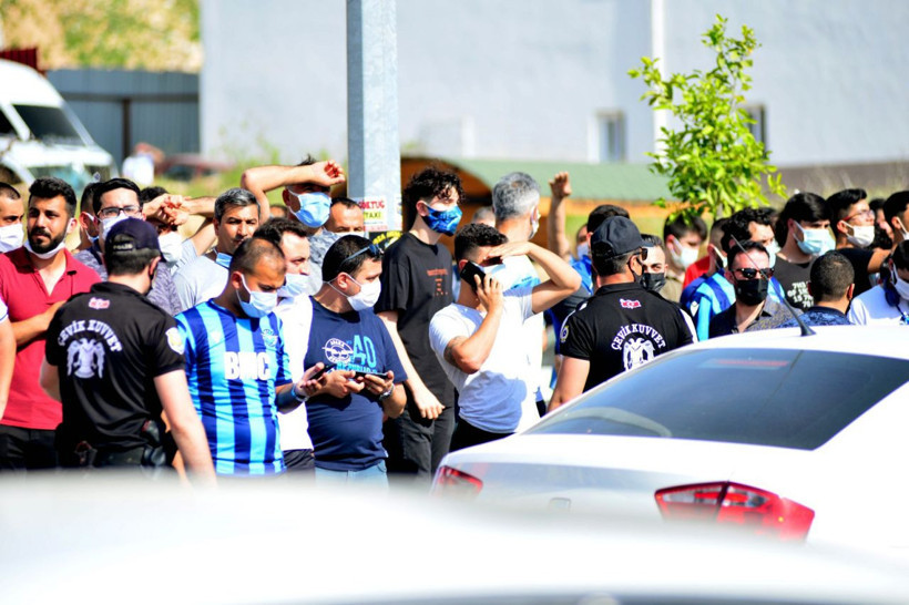 Adana Demirspor tribünlerinde şaşkına çeviren görüntü - Resim: 1