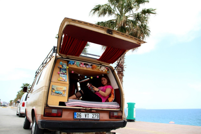 Antalya'da genç hemşire klasik otomobilden yaptırdı! Gören hayranlıkla izliyor - Resim: 3