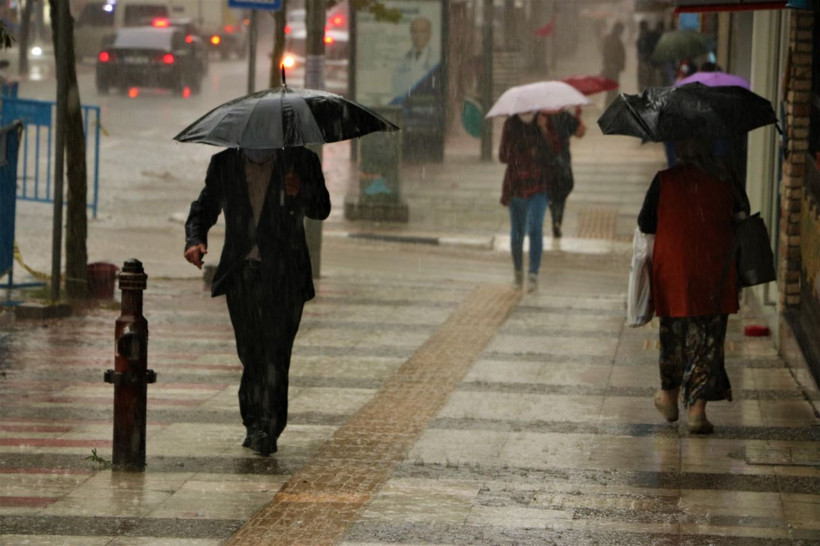 Meteoroloji uyardı: İstanbul, Ankara ve İzmir ve birçok şehirde sağanak yağış - Resim: 1