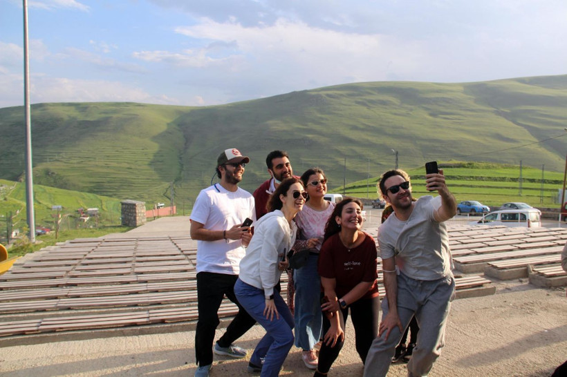 Atatürk için koşa koşa geldiler silüetle hatıra fotoğrafı çektiler - Resim: 1