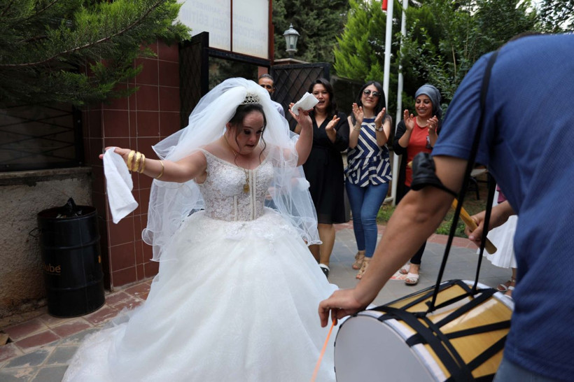 Down sendromlu Tuğba'nın mutluluğu: Gelinlik ve düğün hayali gerçeğe dönüştü - Resim: 2