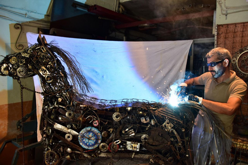 3 bin atık malzeme kullandı 2 yıl sürdü! Muğla'da ilginç atı fiyat biçip satışa çıkardı - Resim: 1