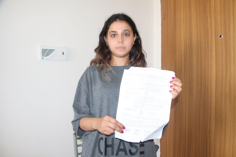 Boşanmadan başkasıyla ilişki! Özel fotoğraflarıyla tehdit ediliyor: Babası görünce... - Resim: 1