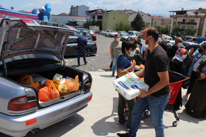 Market açılışta yüzde 50 indirim yaptı izdiham çıktı! - Resim: 4