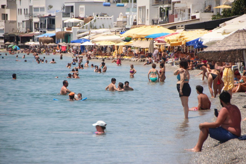 Bayram dönüşü çilesi başladı! Kilometrelerce kuyruk oluştu Antalya Muğla Çanakkale Samsun'da trafik kilitlendi - Resim: 4