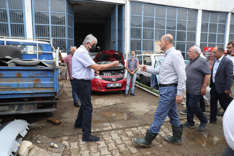 İçişleri Bakanı Süleyman Soylu iş yerleri selden hasar gören esnafla bir araya geldi - Resim: 2