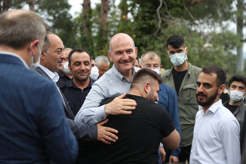 İçişleri Bakanı Süleyman Soylu iş yerleri selden hasar gören esnafla bir araya geldi - Resim: 3