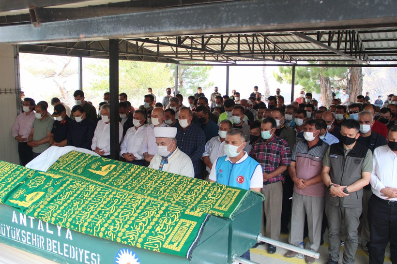 Antalya Manavgat'ta karı koca yanarak can verdi! Cenazede gözyaşları sel oldu - Resim: 4