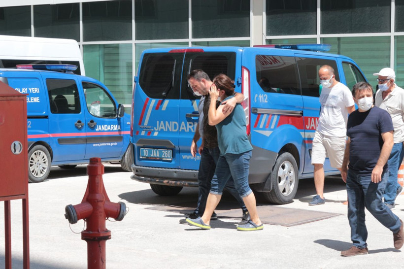 Balıkesir'de 15 kişinin öldüğü kazada morg önünde büyük acı! Cenazeleri alanlar gözyaşlarına boğuldu - Resim: 2