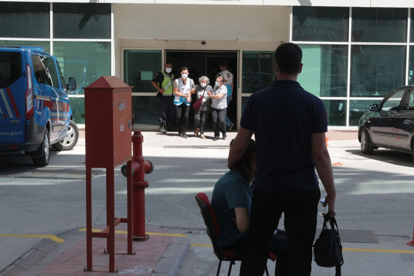 Balıkesir'de 15 kişinin öldüğü kazada morg önünde büyük acı! Cenazeleri alanlar gözyaşlarına boğuldu - Resim: 4