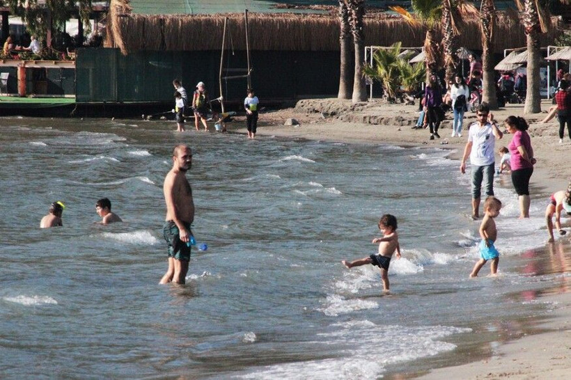Muğla'da vatandaşlar plajlara akın ettiler! Denizin keyfini çıkardılar - Resim: 1