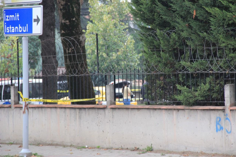 Kocaeli'de korkunç olay! Sevgilisini öldürüp ilçe emniyet müdürlüğünün bahçesine bıraktı - Resim: 1